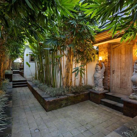 Abian Taksu Suite & Villas テガララン エクステリア 写真